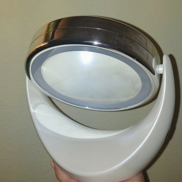 LED Vanity Mirror - Picture 3 of 5